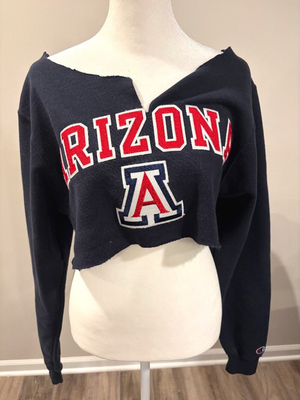 Champion University of Arizona Wildcats Reworked Crop Sweatshirt Off‎ Shoulder